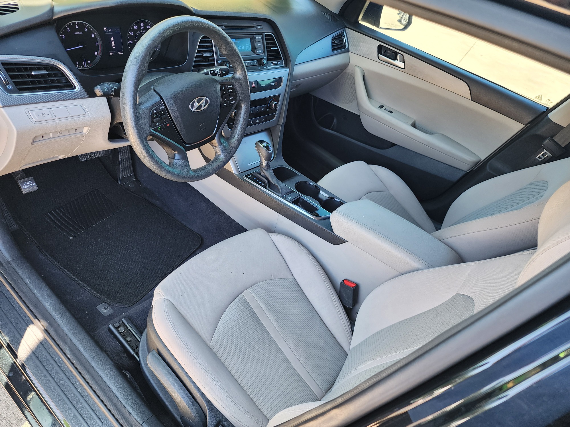 2015 BLACK Hyundai Sonata SE (5NPE24AF7FH) , AUTO transmission, located at 2660 S.Garland Avenue, Garland, TX, 75041, (469) 298-3118, 32.885387, -96.656776 - Photo #10